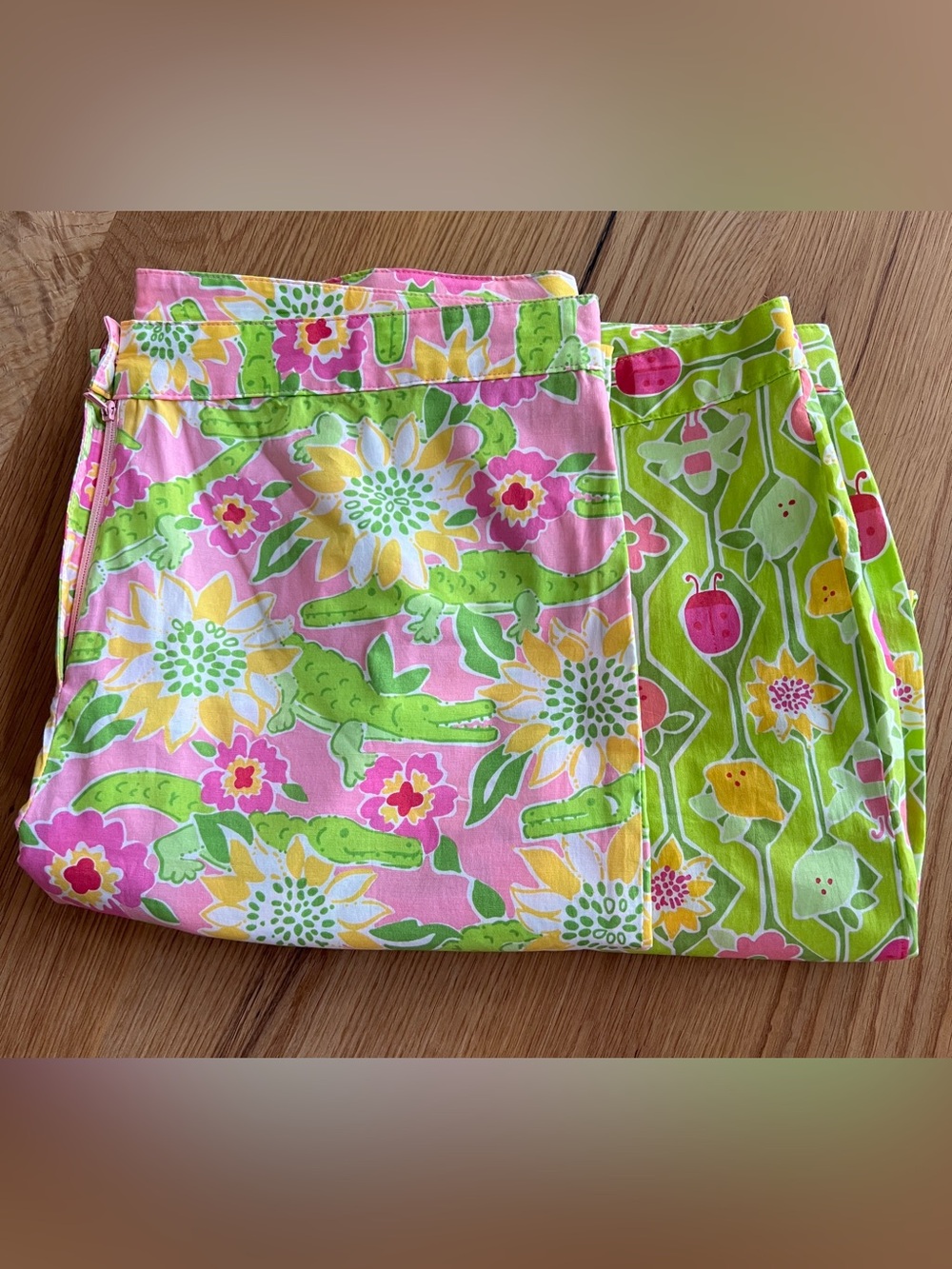LILLY PULITZER SET OF TWO PRINTED PANTS, SIZE 10. - Picture 12 of 12